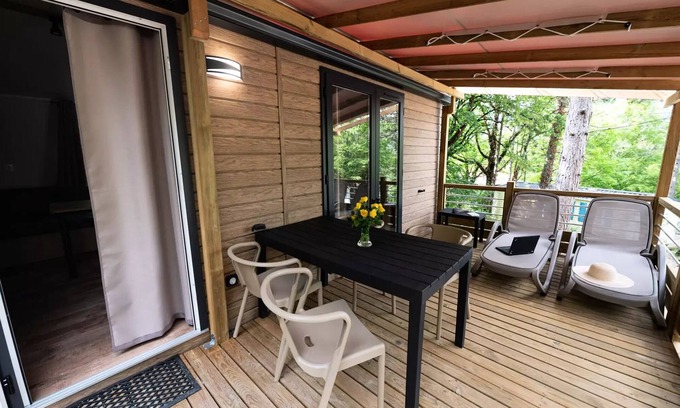 Die House | Experience Comfort at Camping La Pinède: Family Mobile Homes