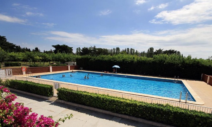 Cubelles Other | Family-Friendly Camping La Rueda with Oceanfront Pool