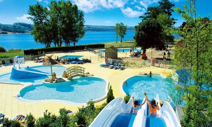 Canet-de-Salars House | Relax at Camping Le Caussanel with Air Conditioning & Spa