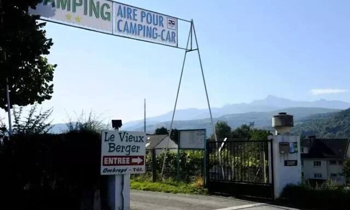 Lourdes House | Experience Comfort at Campsite Le Vieux Berger for Families