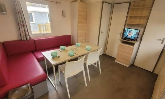 Bagnac-sur-Cele RV Rental | Relaxing Stay at Camping Les Berges du Célé with Pool & Spa
