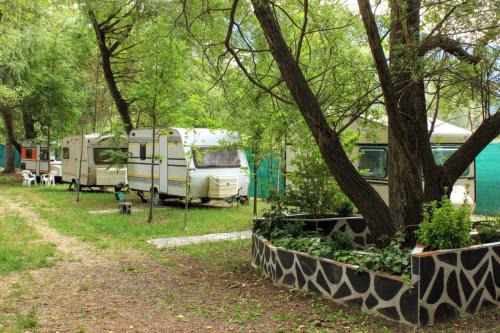 Esterri D'Aneu Other | Pet-Friendly Retreat at Camping Pirineos Cien Lagos