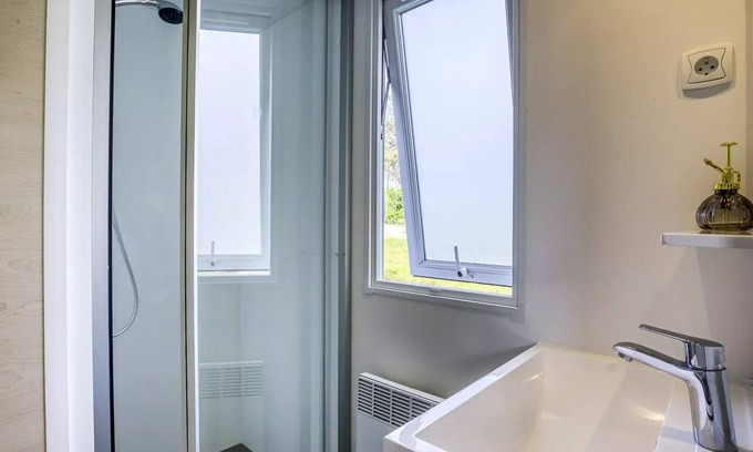 Sainte-Nathalene House | Comfort at Camping Romanée Les Grottes de Roffy