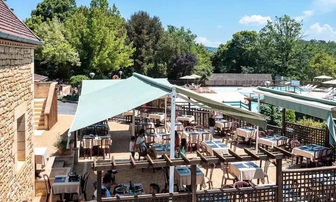 Sainte-Nathalene House | Relax at Camping Romanée Les Grottes de Roffy - Family Friendly
