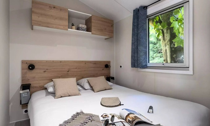 Landevieille House | Oceanfront Camping Romanée L'Evasion - Premium 4-Room Escape