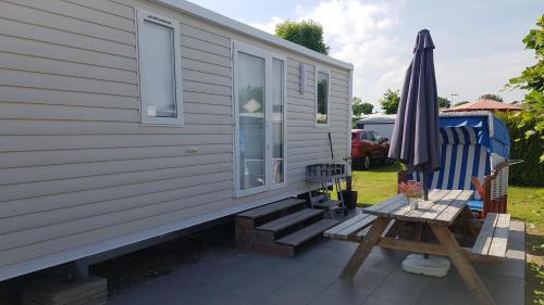 Schashagen House | Beachfront Campingland Ostsee: Family-Friendly Getaway