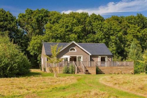 Pattiswick House | Indulgent Campion Lodge: Pet-Friendly Stay with Hot Tub