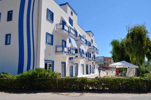 Lido di Campomarino Apartment | Enjoy Ocean Views and Private Beach at Campitur Hotel