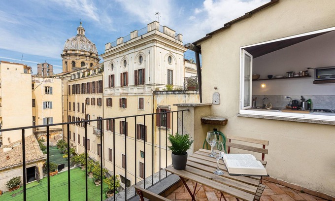 Roman Ghetto Apartment | Stylish Campo de' Fiori Penthouse with Breakfast & Kitchen