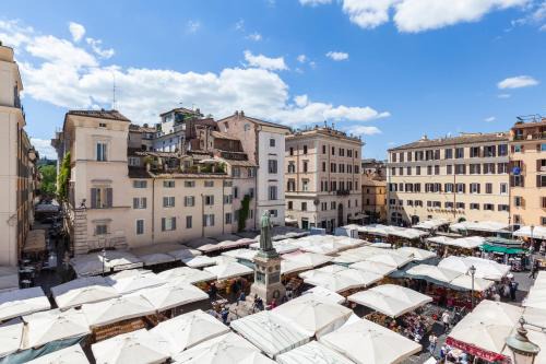 Navona Apartment | Elegant Campo dei Fiori Holiday Home - 4-Star Comfort Awaits