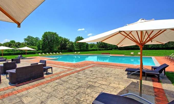 Cincelli Apartment | Discover Campoleone 10: Historic Apartment near Arezzo