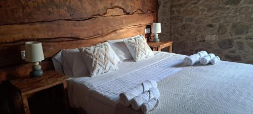 Puebla del Caraminal House | Top-Rated Campomuiños: Pet Friendly with Hot Tub Amenities