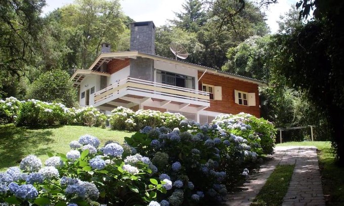 Vila Inglesa House | Discover Campos do Jordão - Capivari: Pet & Child Friendly