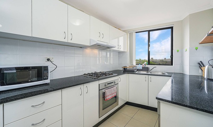 Campsie Apartment | Top-Rated Campsie 3Br Apartment with Wifi & Parking