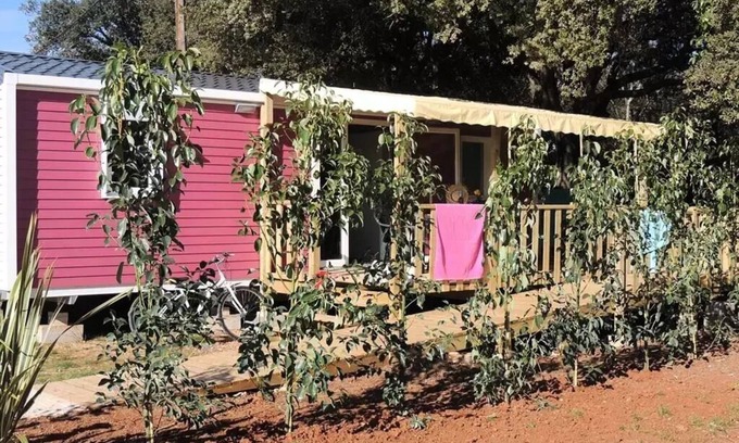 Boisseron House | Campsite Domaine de Gajan * - Mobile home Comfort + LIFE PMR 32m2+TV included (2 bedrooms) - covered terrace - Clim 4 people