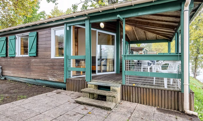 Badefols-sur-Dordogne Ski Chalet | Chalet Star at Camping Les Bö-Bains: Family-Friendly Retreat