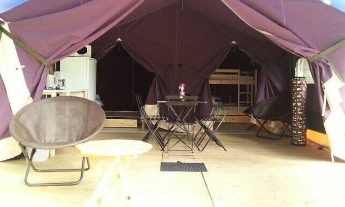Neuveglise-sur-Truyere House | Discover Comfort at Campsite Flower le Belvedere Tents