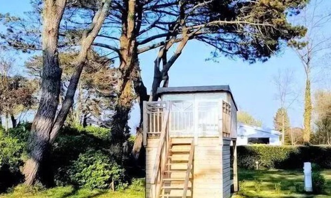 Treguennec House | Discover Campsite Kerlaz: Cozy 2-Room Etoile Camp Cabin