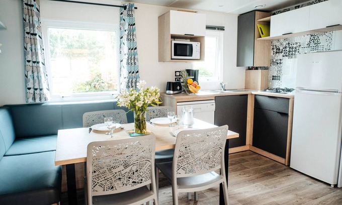 Givrand House | Relaxing Stay at Campsite Le Domaine de Beaulieu Mobile Home