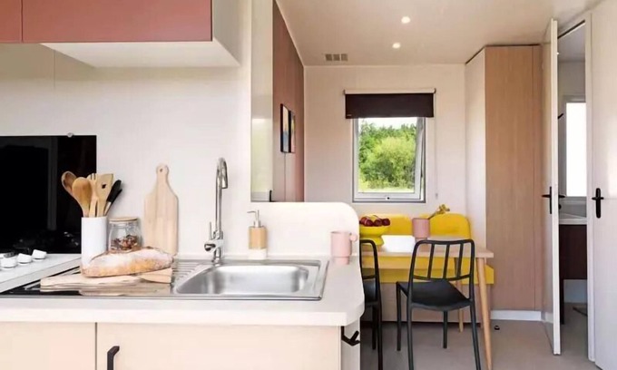 Grayan-Et-L'Hopital House | Discover Oceanfront Comfort at Campsite Les Franquettes