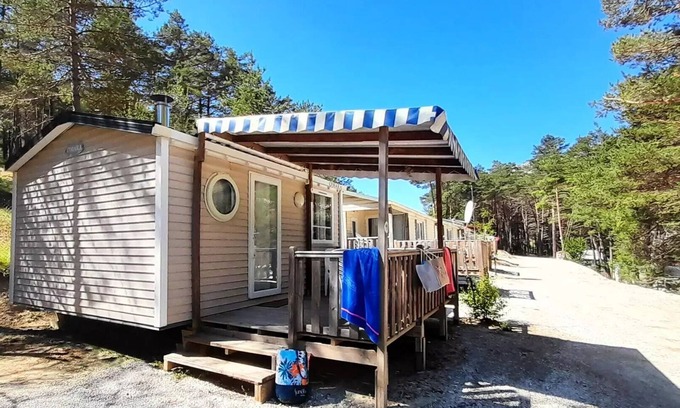 Saint-Auban House | Cozy Tikayan La Pinatelle Campsite with Spa & Breakfast
