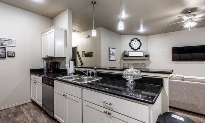 North Overton House | Exceptional Campus Cove - 3BR/3BA Near Tech with Breakfast