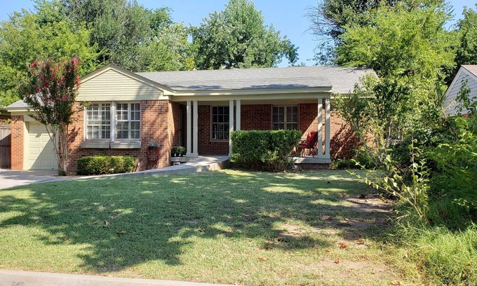 Norman House | Campus home Picasso's Pad