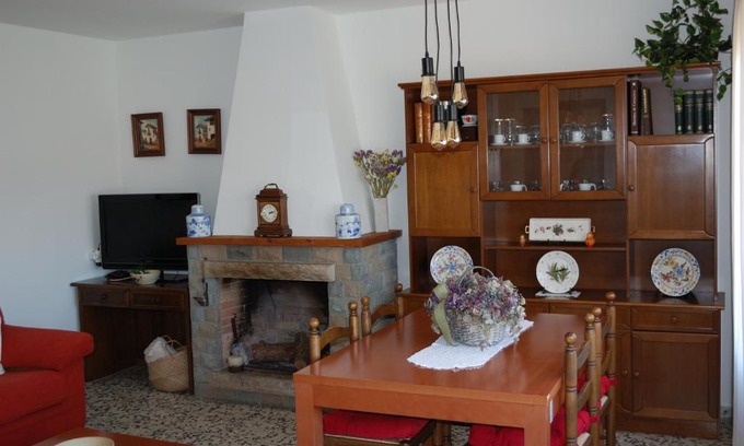 Arnes House | Discover Can Albesa: Pet-Friendly Getaway with Top Reviews