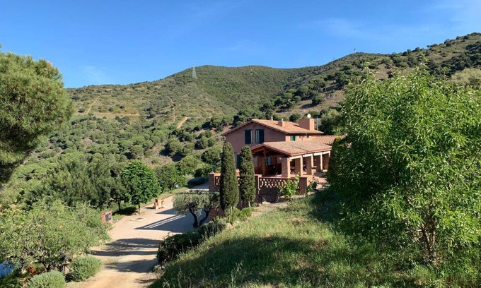 Tiana House | Delightful Can Ballús Bed & Breakfast with Pool and Hot Tub