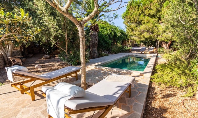 Santanyi Villa | Can Blai Blai: Idyllic Garden, Pool & 10/10 Guest Rating