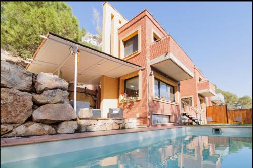 Cervello Apartment | Can Camarassa Escapada Relax con Piscina y Jacuzzi