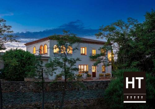 Monells Villa | Relax at Can Cristus: Oceanfront Bliss with Top Amenities