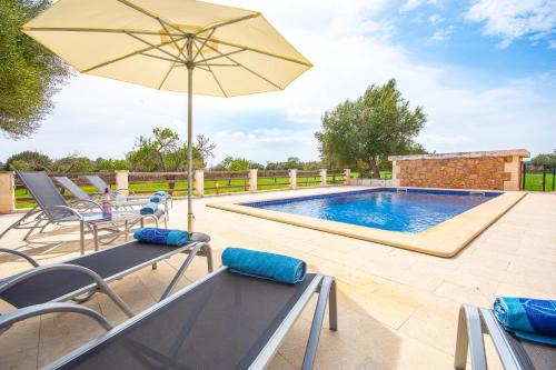 Santa Margalida Villa | Can Cuixa: 4-Star Stay with Pool & Family-Friendly Amenities