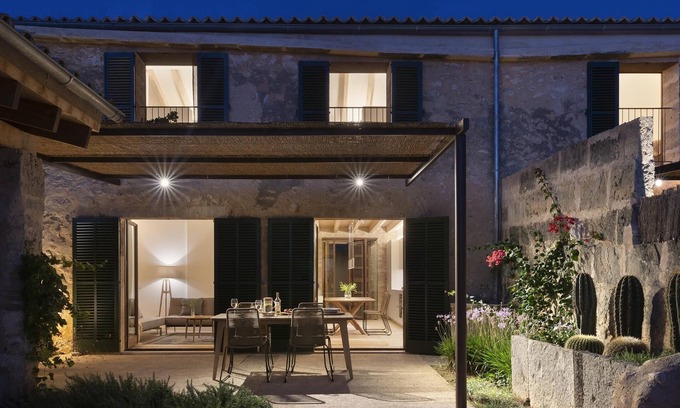 Consell House | Experience CAN CUNSO 18: Historic Elegance Meets Modern Comfort