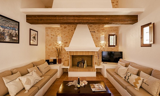 Sant Francesc Xavier Villa | Stylish Villa with Terrace & BBQ - Sant Francesc Escape