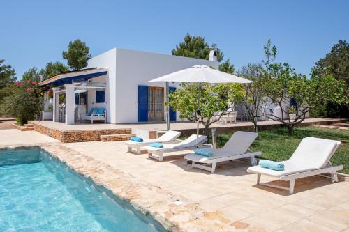 Formentera House | Experience Comfort at Can Guasch: 4-Star Retreat with Pool