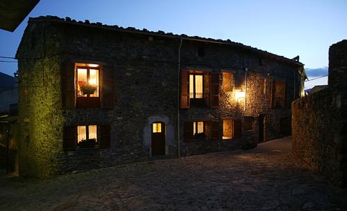 Pardines House | Discover Can Janpere I: Pet-Friendly Haven with 9.1 Rating