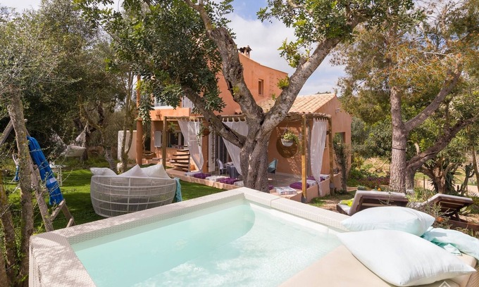 Vilafranca de Bonany Villa | Can Marc - Inviting Home with Pool and Garden in Vilafranca