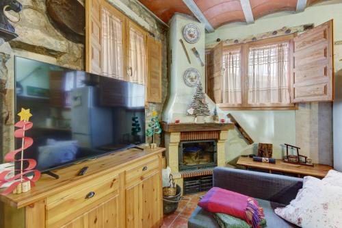 La Pobla de Lillet Ski Chalet | Discover Can MartiPol: Family-Friendly Getaway with Dining