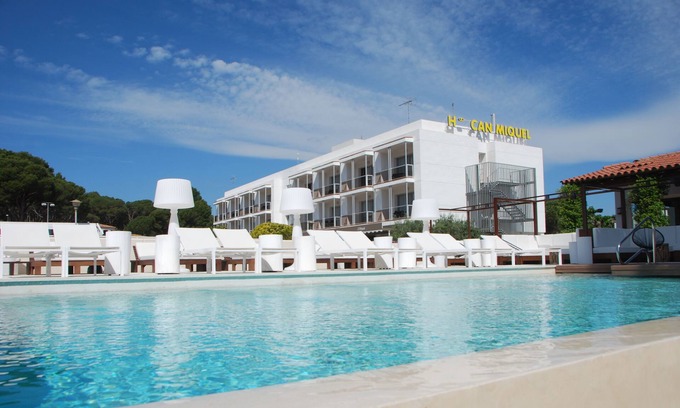 Torroella de Montgri Hotel | Discover Can Miquel: Family-Friendly Oasis with Pool & Spa