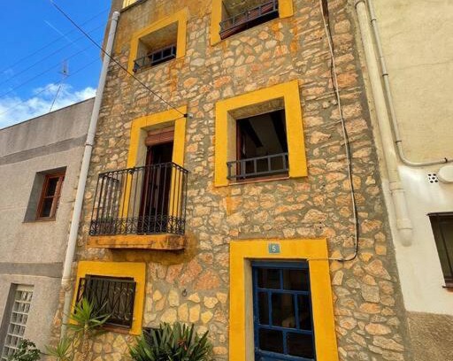 Pratdip House | Discover Can Moletes: Family and Pet Friendly Retreat