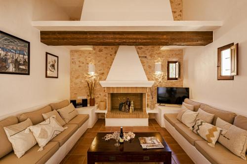 Sant Francesc Xavier Villa | Discover Can Noves: Family-Friendly Villa with 2 Suites