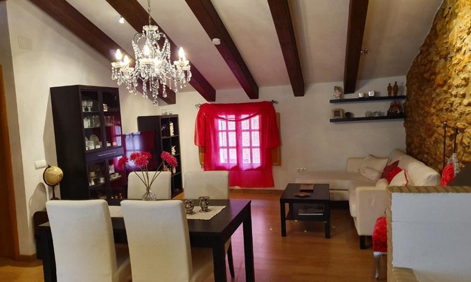 Masdenverge Apartment | Family-Friendly Stay at Can Paco i Cinteta with Breakfast