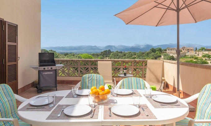 Costitx House | Discover Can Rei: Enchanting Village House with Spa & WiFi