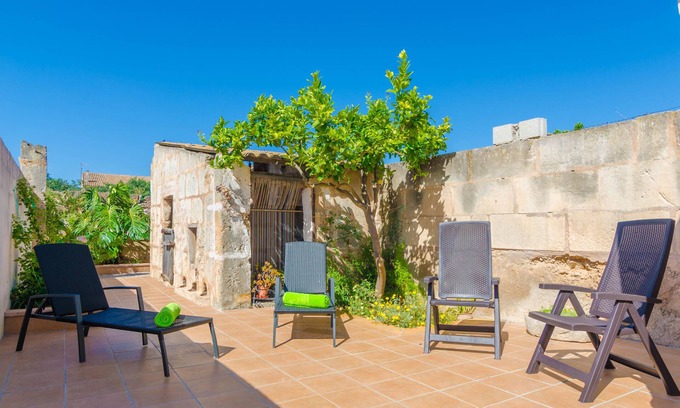 Porreres House | Relaxing Can Salas Apartment with Terrace & Free WiFi
