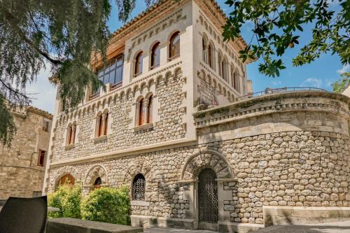 Besalu Ski Chalet | Discover Can Severí: A Historic Stay in Besalú
