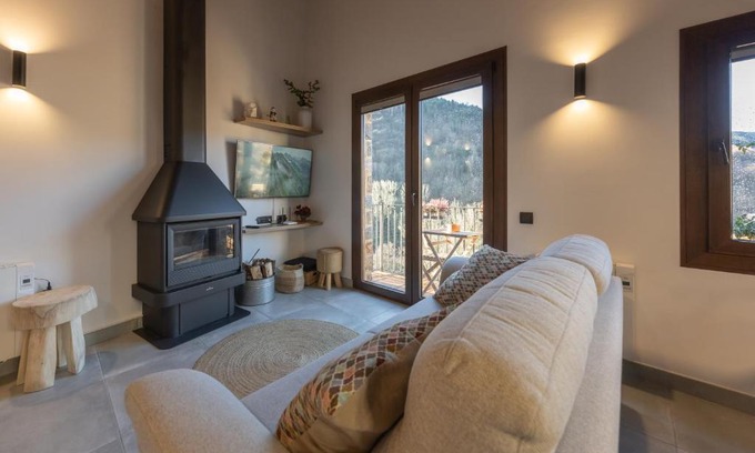 Vilallonga de Ter Ski Chalet | Discover Can Sunyer: Pet-Friendly Retreat with 9.7 Rating