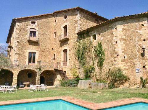 Queixas House | Inviting Getaway at Can Traver de Besalú with Pool Access