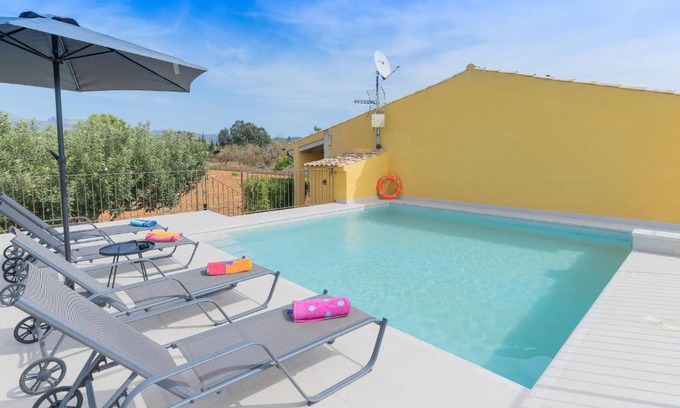 Buger House | Discover CANA MARTINA: Oceanfront Escape with Pool