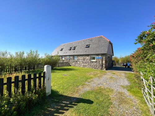 Aisgernis House | Cozy Canach Cottage: Pet and Child Friendly Retreat